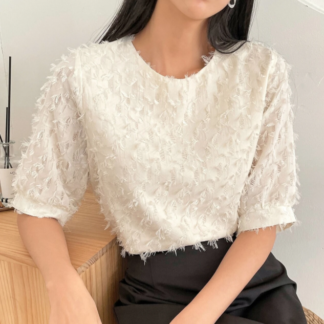 Áo nữ trắng bề mặt tua ngắn
